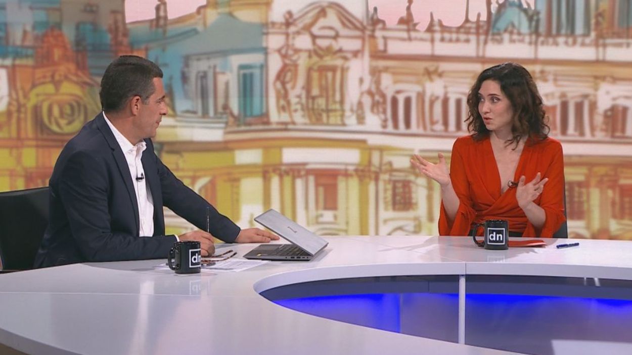 Antonio Naranjo e Isabel Díaz Ayuso en 'El análisis diario de la noche'. Telemadrid