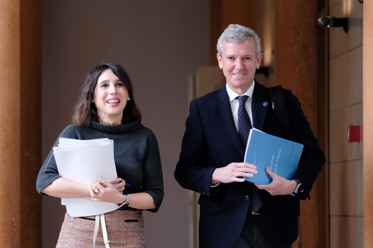 María Jesús Lorenzana, conselleira de Economía e Industria, con Alfonso Rueda, presidente de la Xunta de Galicia (Foto: Europa Press / Archivo).