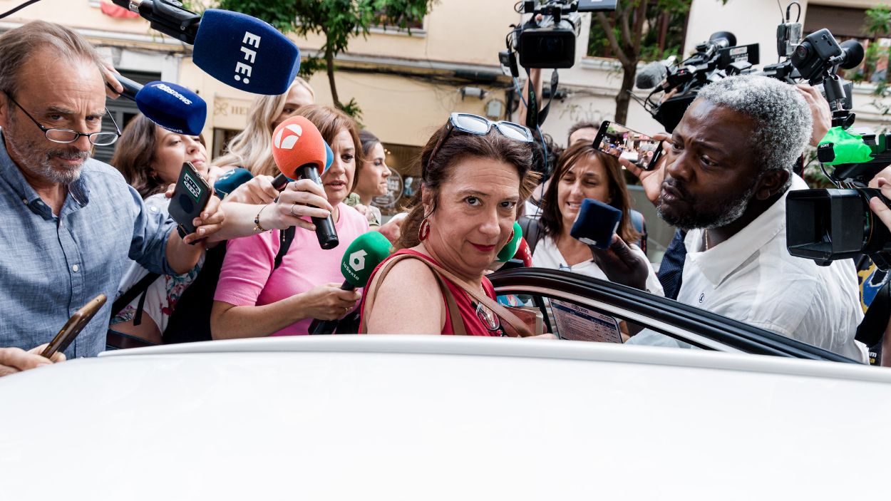 La exconcejal socialista Leire Díez a su salida de la sede del PSOE en Ferraz. EP.