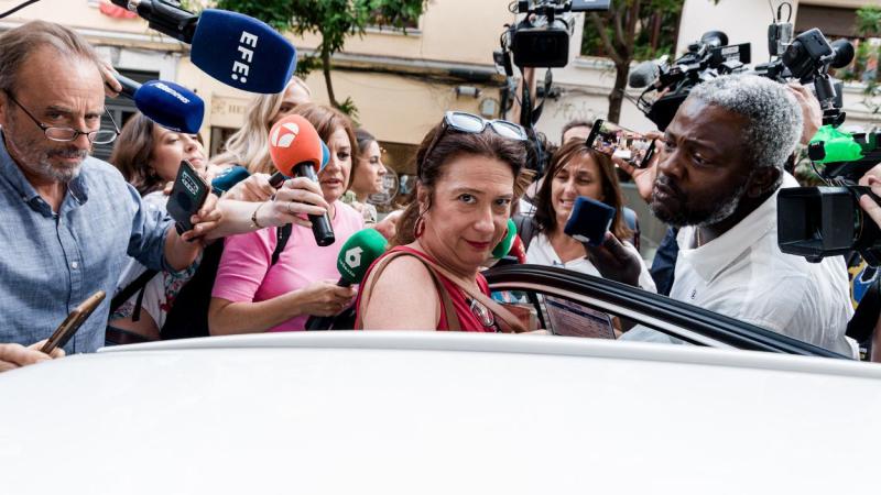 La exconcejal socialista Leire Díez a su salida de la sede del PSOE en Ferraz. EP.