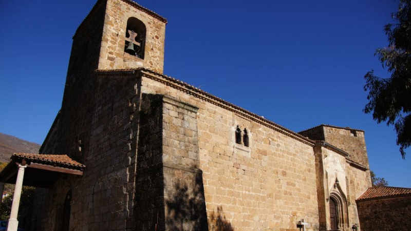 Iglesia de Santa María de Fuentes Claras en Valverde de la Vera