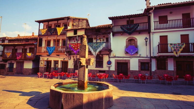 Valverde de la Vera, el pueblo con casas de dos plantas, balcones y secaderos de madera (Foto: Comarca de la Vera)