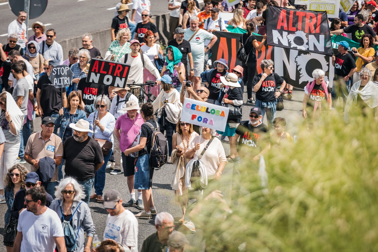 Imagen de la protesta contra las celulosas de Ence y Altri del pasado fin de semana en Pontevedra (Foto: Europa Press).