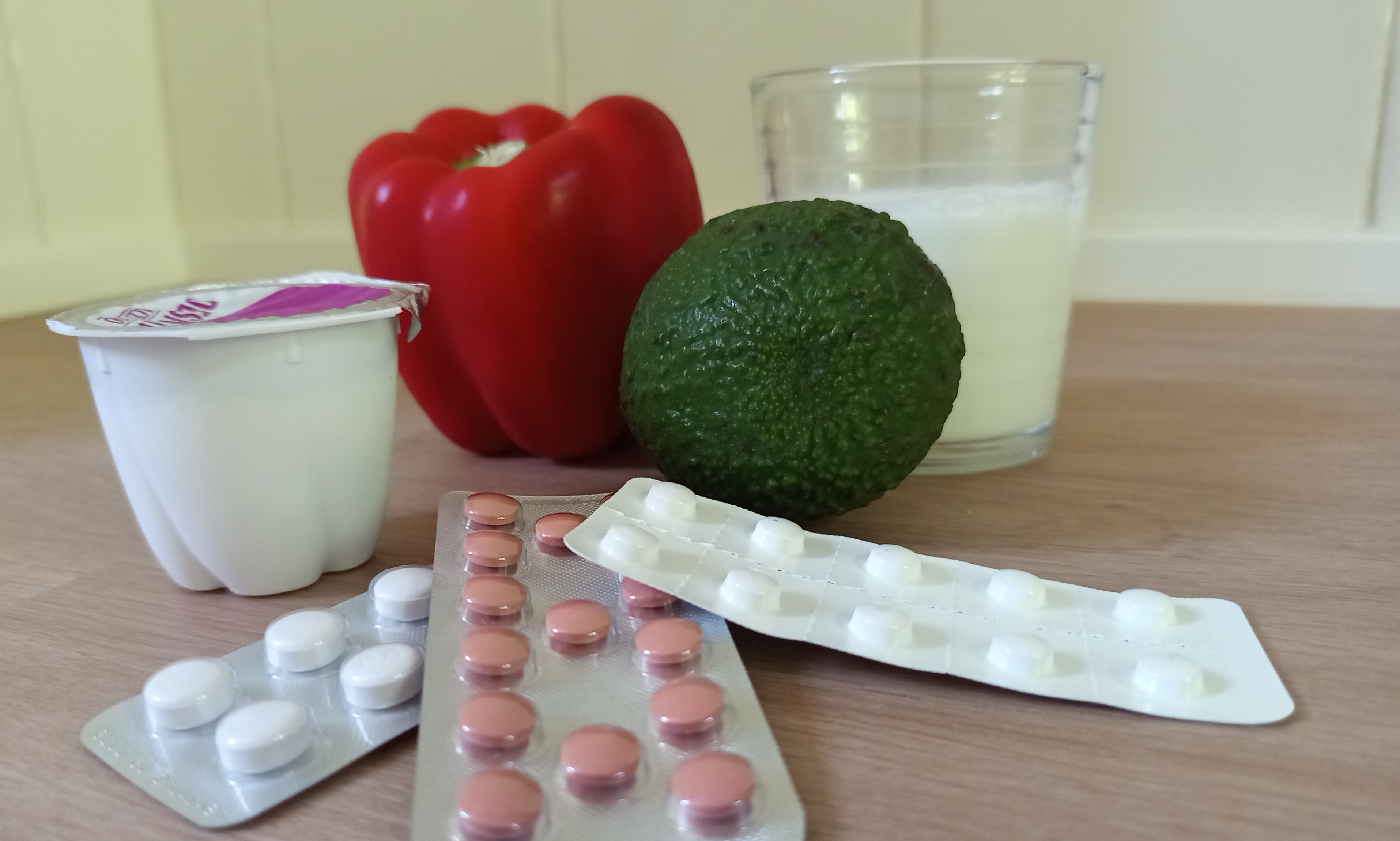 Muchos medicamentos que se consumen con frecuencia interaccionan con alimentos, por lo que es importante saber qué comer.