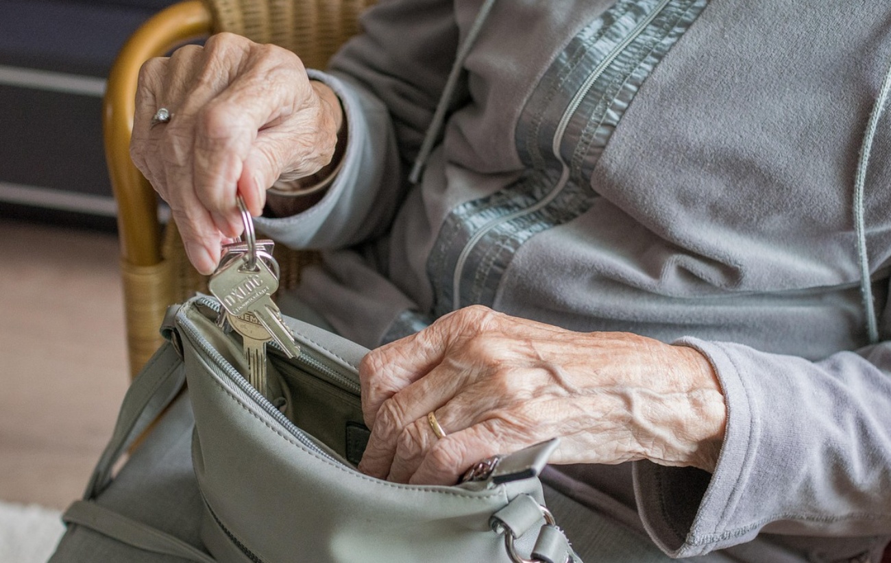 Una mujer de Pontevedra entrega a los estafadores todos sus ahorros y sus joyas