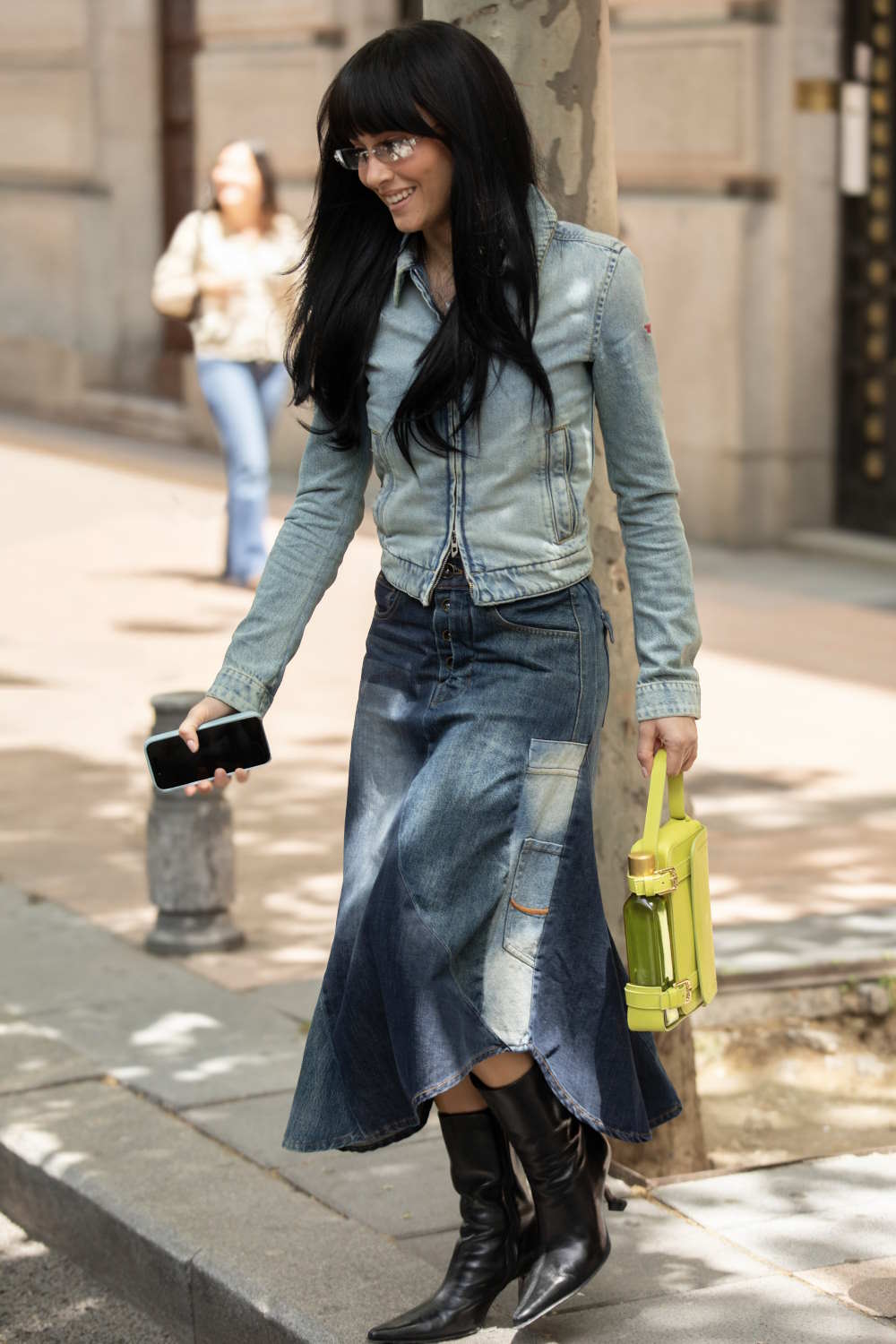 Aitana fue la primera en lucir este bolso diseñado por Palomo Spain (Foto: Aceites de España)