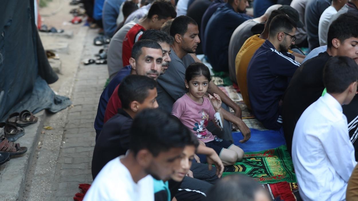 Palestinos asisten a los rezos de Eid al Adha en Nusairat. EP