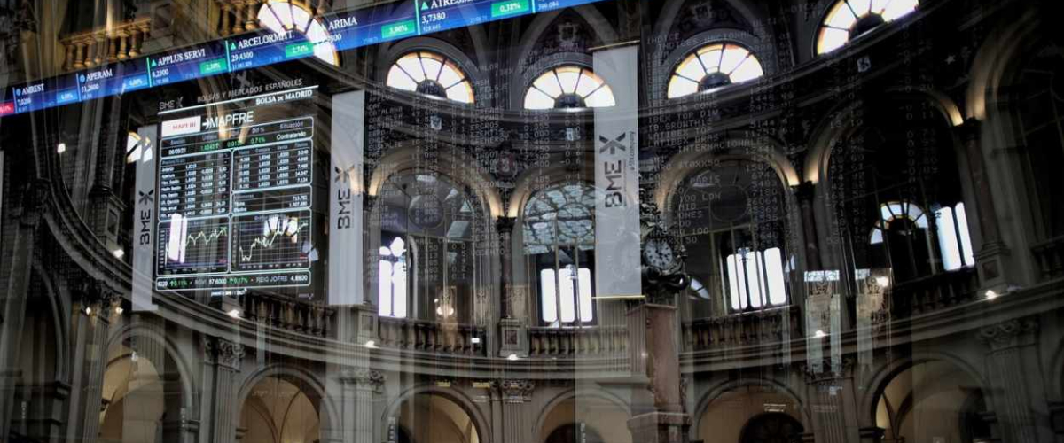 El Ibex 35 sube un 3,6% en octubre con nuevos máximos históricos El Ibex 35 sube un 3,6% en octubre con nuevos máximos históricos