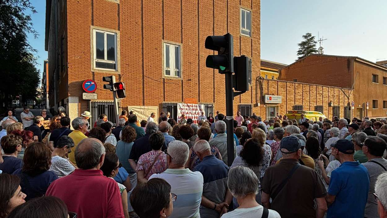 Los vecinos de Aranjuez se plantan ante la gestión sanitaria de Ayuso: "Llevamos cinco años sin médico en la urgencia".