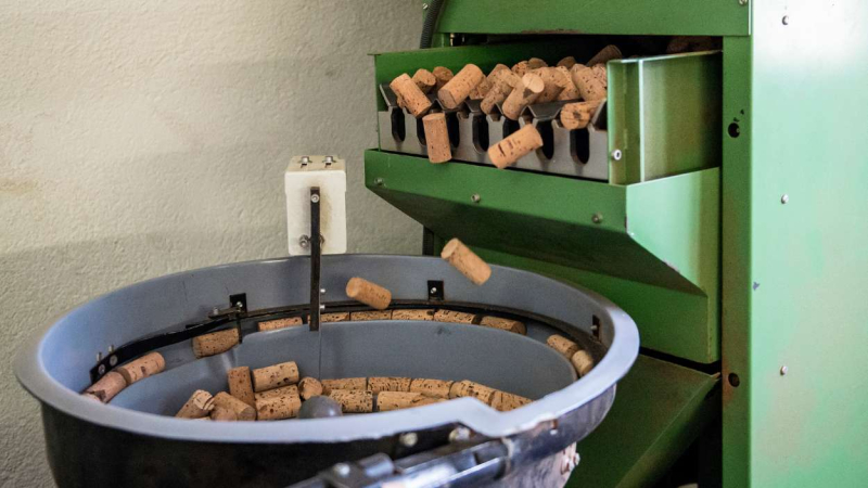 Una máquina de corchos de vino Una máquina de corchos de vino