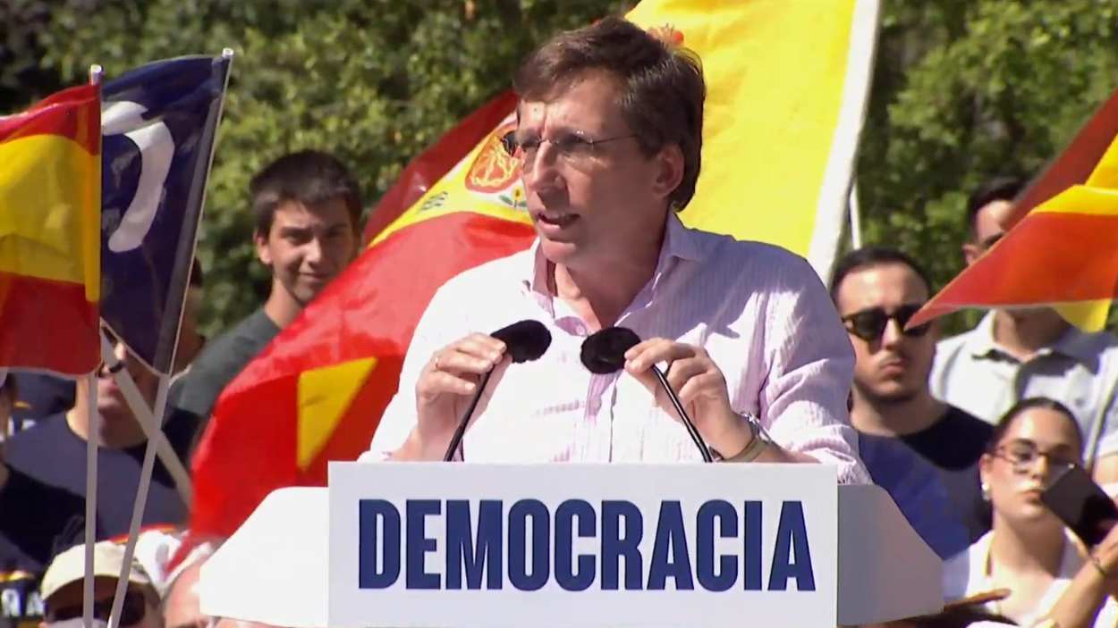 El alcalde de Madrid, José Luis Martínez Almeida, en la manifestación del PP. @PP via YouTube.