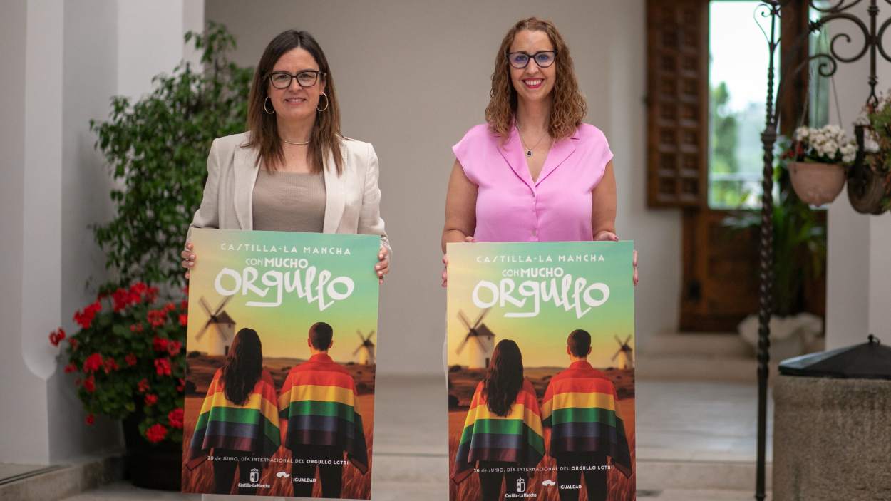 La portavoz del Gobierno de Castilla La Mancha, Esther Padilla, y la consejera de Igualdad, Sara Simón. JCCM.