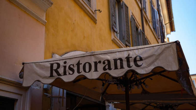 Restaurante en la ciudad de Roma Restaurante en la ciudad de Roma