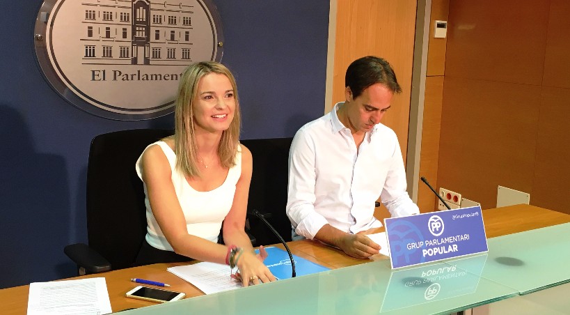 Alvaro Gijón en rueda de prensa en sede parlamentaria junto a la Portavoz del PP Marga Prohens Alvaro Gijón en rueda de prensa en sede parlamentaria junto a la Portavoz del PP Marga Prohens
