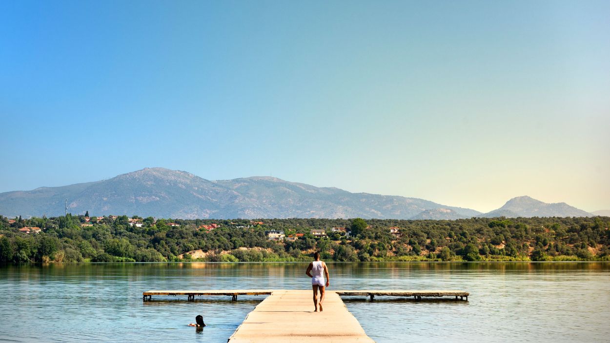 Embalse de Cazalegas (Toledo) Perfecto para un día de picnic y baño con niños. Embalse de Cazalegas (Toledo) Perfecto para un día de picnic y baño con niños.