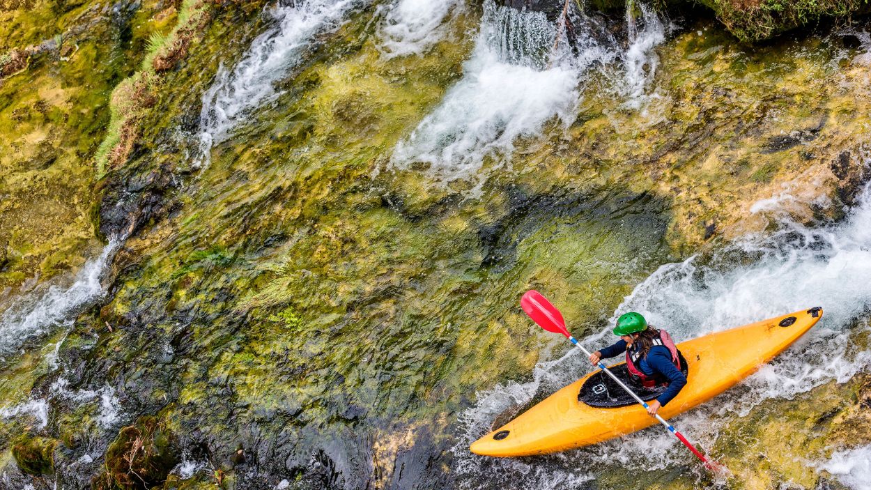 Alto Tajo (Guadalajara) Rutas en kayak entre cañones. Alto Tajo (Guadalajara) Rutas en kayak entre cañones.