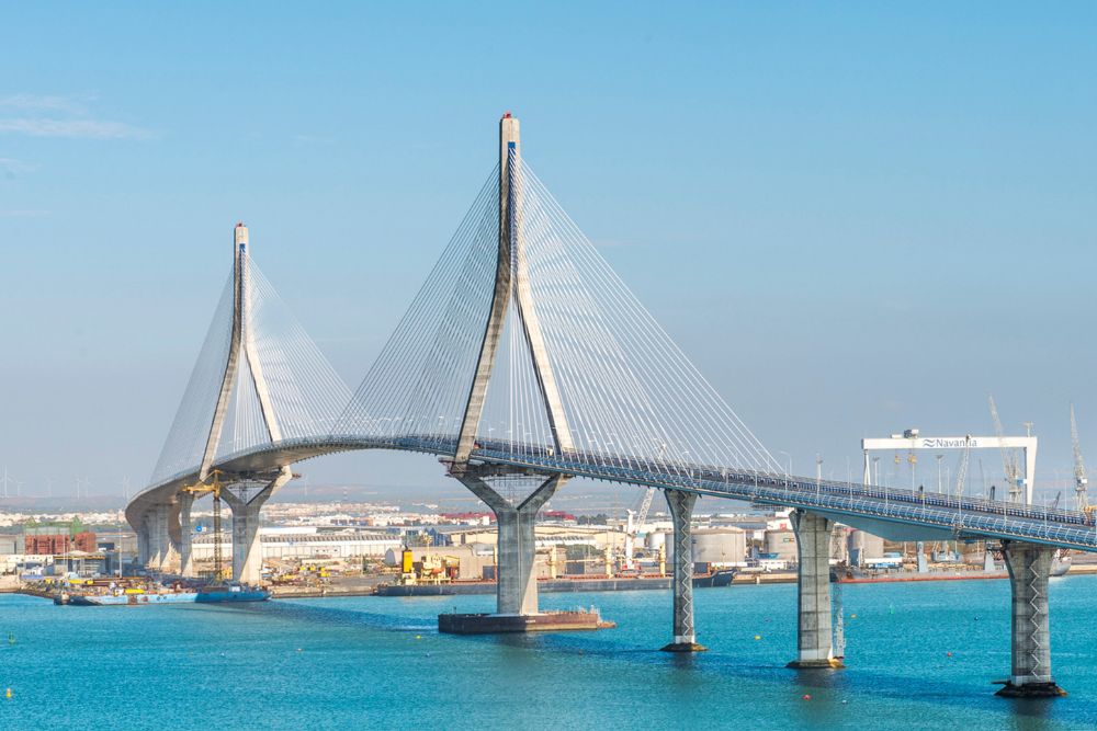 El Puente de la Constitución de 1812 es el de mayor longitud de España con 3.092 metros