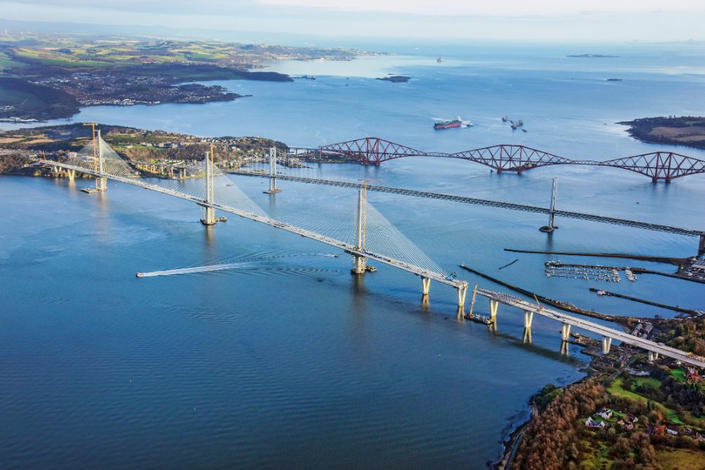 Es uno de los puentes atirantados más largos del mundo