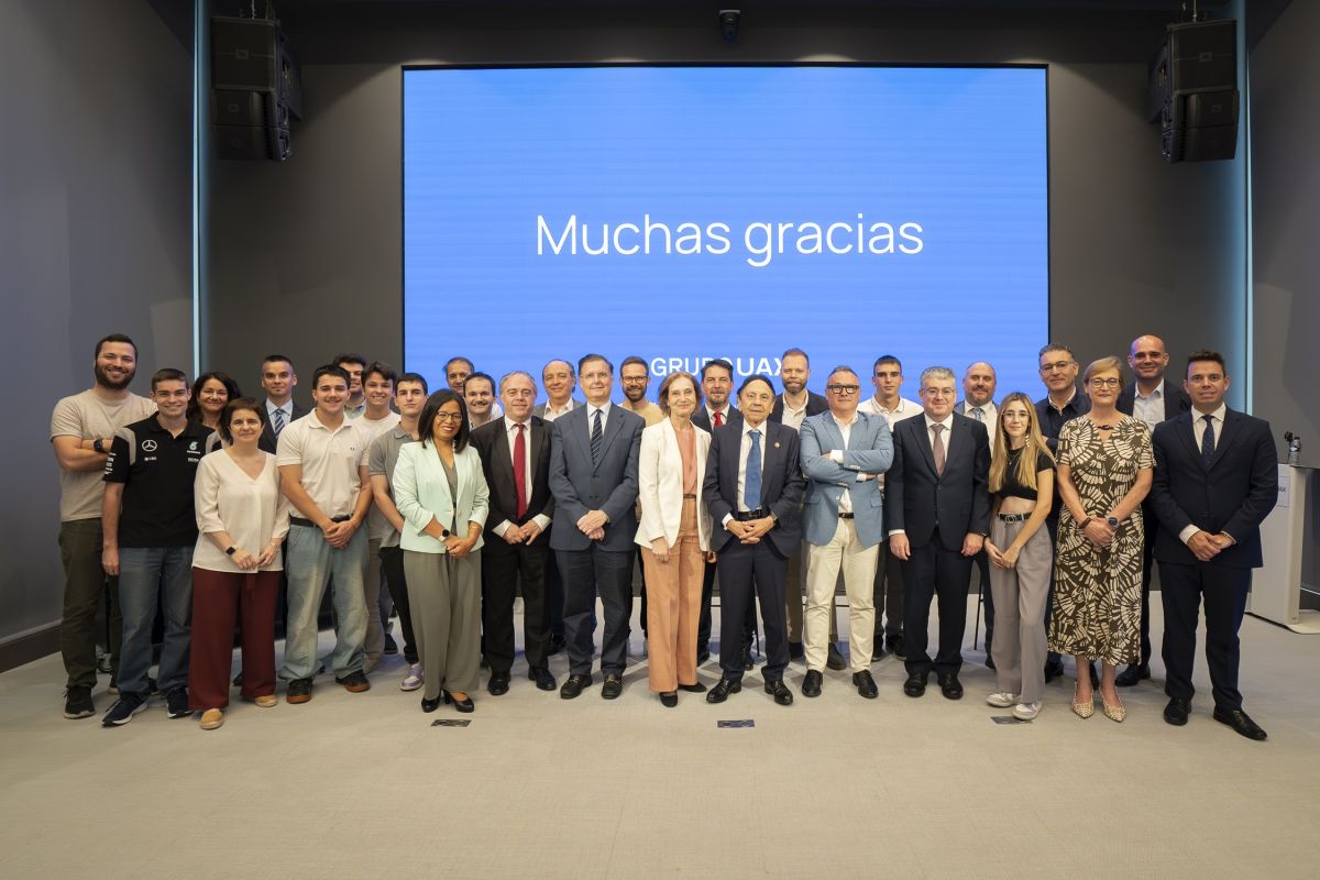 Representantes de las empresas que forman parte del Liquid Studio de UAX con estudiantes de la Facultad Business & Tech. Foto de UAX
