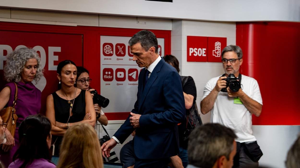 El presidente del Gobierno y Secretario General del PSOE, Pedro Sánchez, a su salida de una rueda de prensa, en la sede del PSOE en Ferraz, a 12 de junio de 2025. EP.