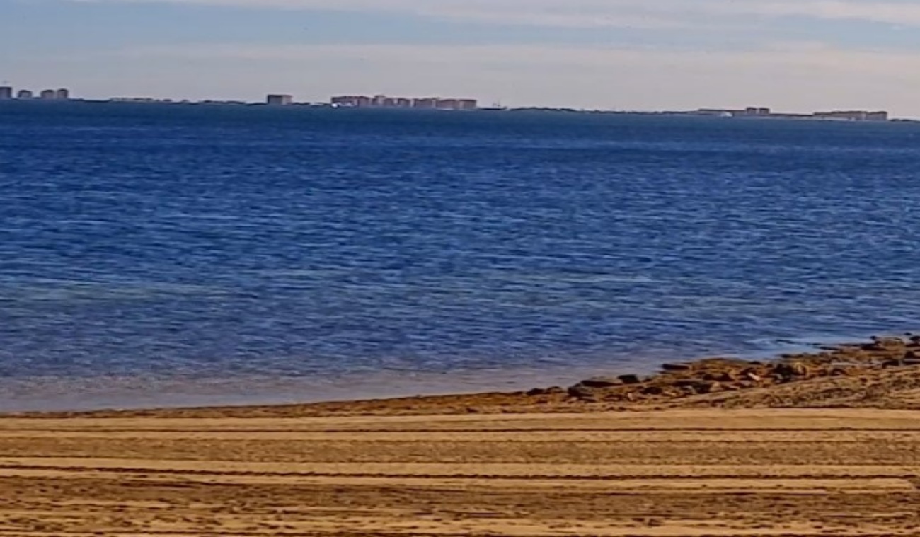 El pacto de presupuestos alcanzado por el PP con Vox en Murcia contempla la modificación de la Ley del Mar Menor. (Foto: EP)