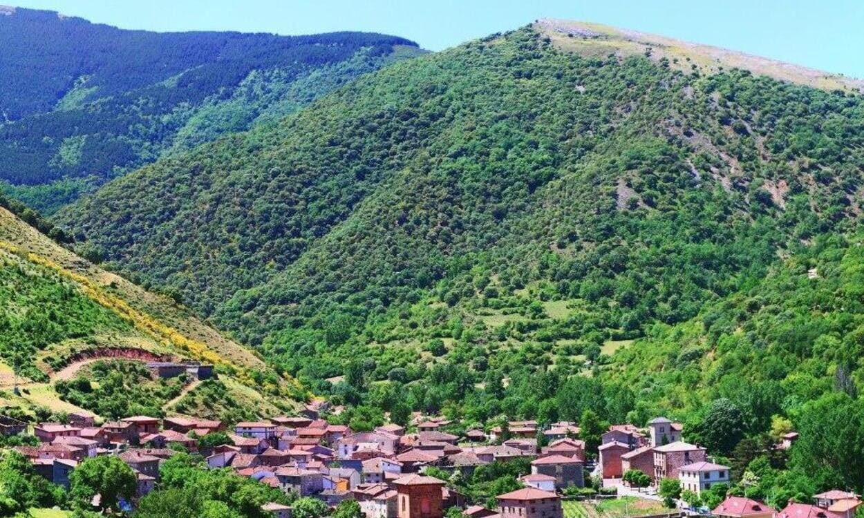 Viniegra de Abajo, el curioso pueblo de La Rioja que cuenta con impresionantes casonas indianas y misteriosas leyendas de santos y héroes. La Rioja Turismo