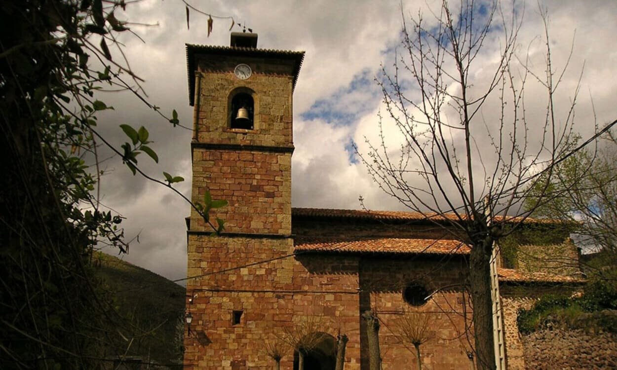 Iglesia de la Asunción - S.XVII (Viniegra de Abajo). Foto: Ayuntamiento de Viniegra de Abajo Iglesia de la Asunción - S.XVII (Viniegra de Abajo). Foto: Ayuntamiento de Viniegra de Abajo