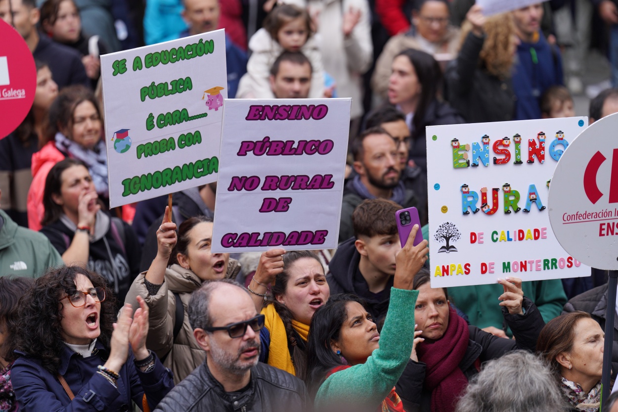 Imagen de una protesta de octubre del año pasado contra los recortes de la Xunta de Galicia en materia educativa (Foto: Europa Press).
