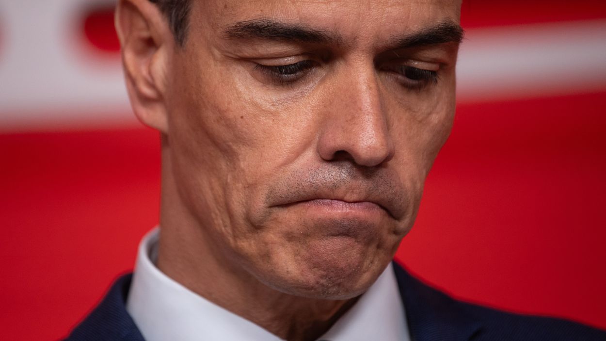 Primer plano del presidente del Gobierno, Pedro Sánchez, en la rueda de prensa concedida en Ferraz este lunes. EP