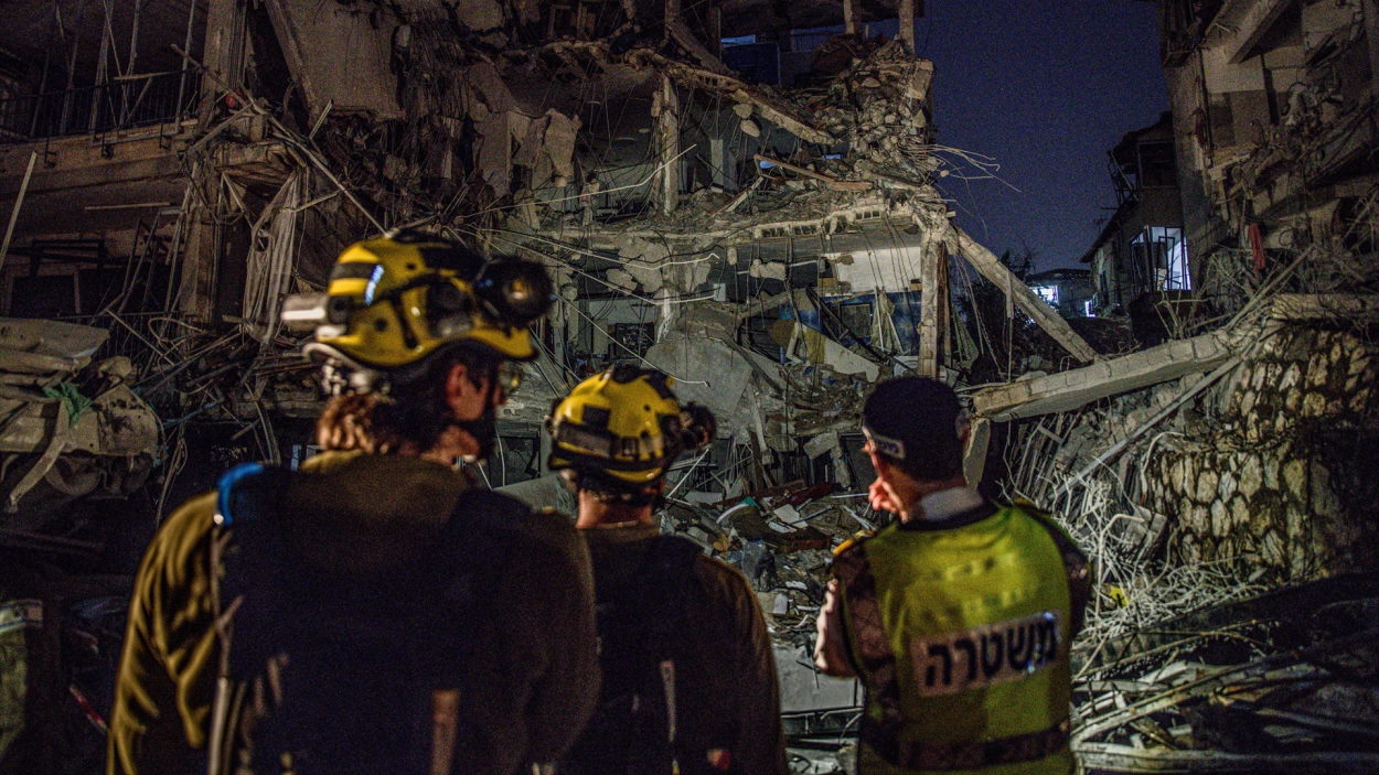 Edificio destruido en Tel Aviv tras el impacto de un misil iraní. EP. 