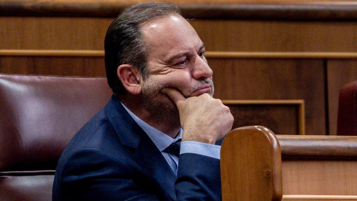El diputado del Grupo Mixto, José Luis Ábalos, durante un pleno en la Cámara Baja. EP/Archivo.