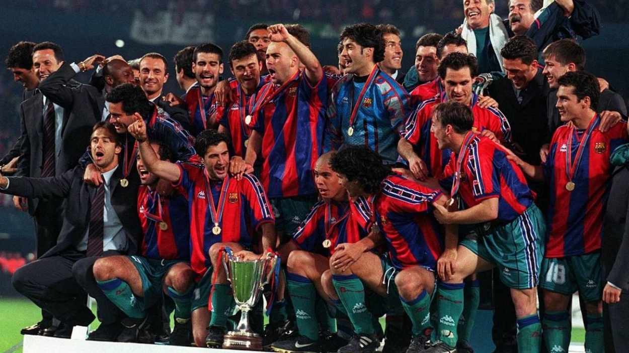 El FC Barcelona, tras lograr la Recopa de Europa en 1997. Imagen de la web oficial del FC Barcelona