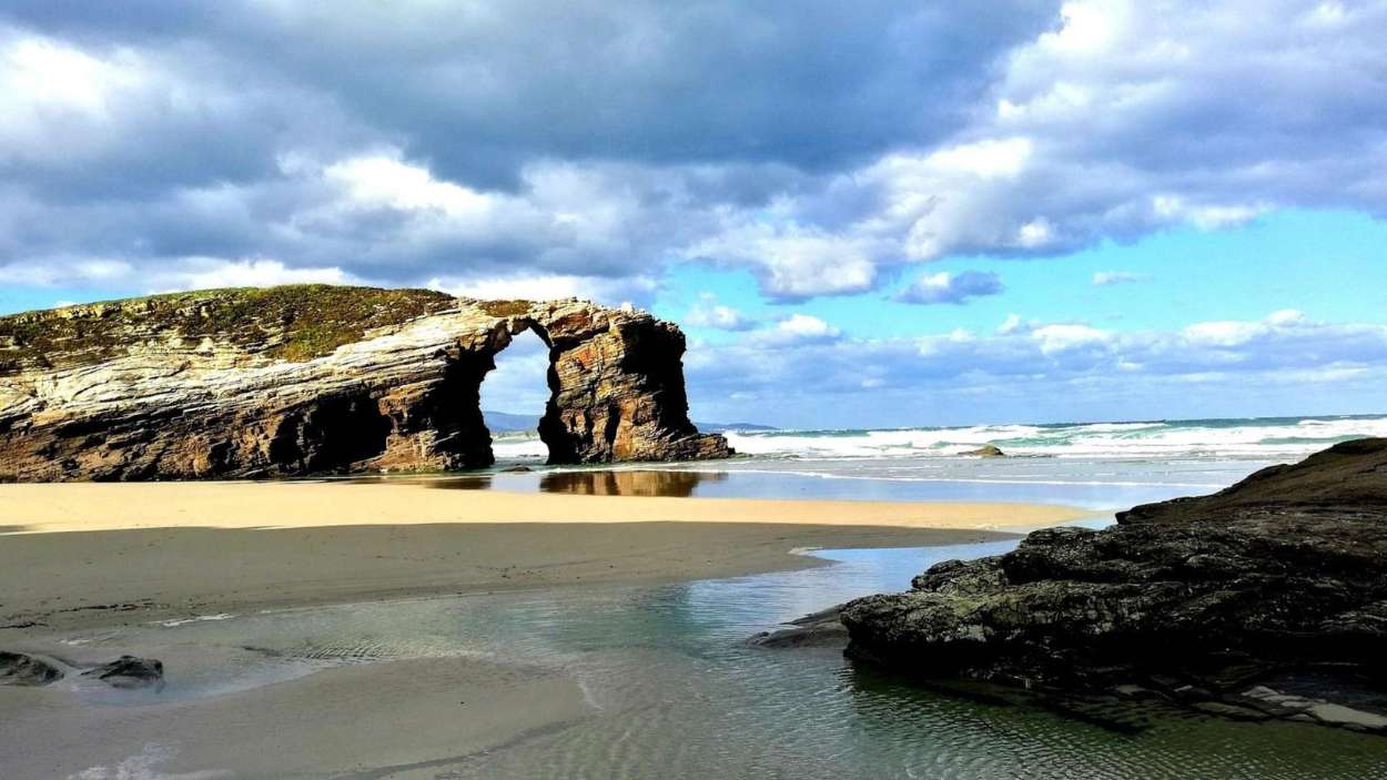 Estas son las playas mas buscadas por los españoles: la de las Catedrales encabeza el ranking | EP