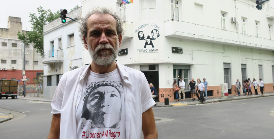 El actor español Willy Toledo posa el 16 de enero de 2017, en Buenos Aires, Argentina. 