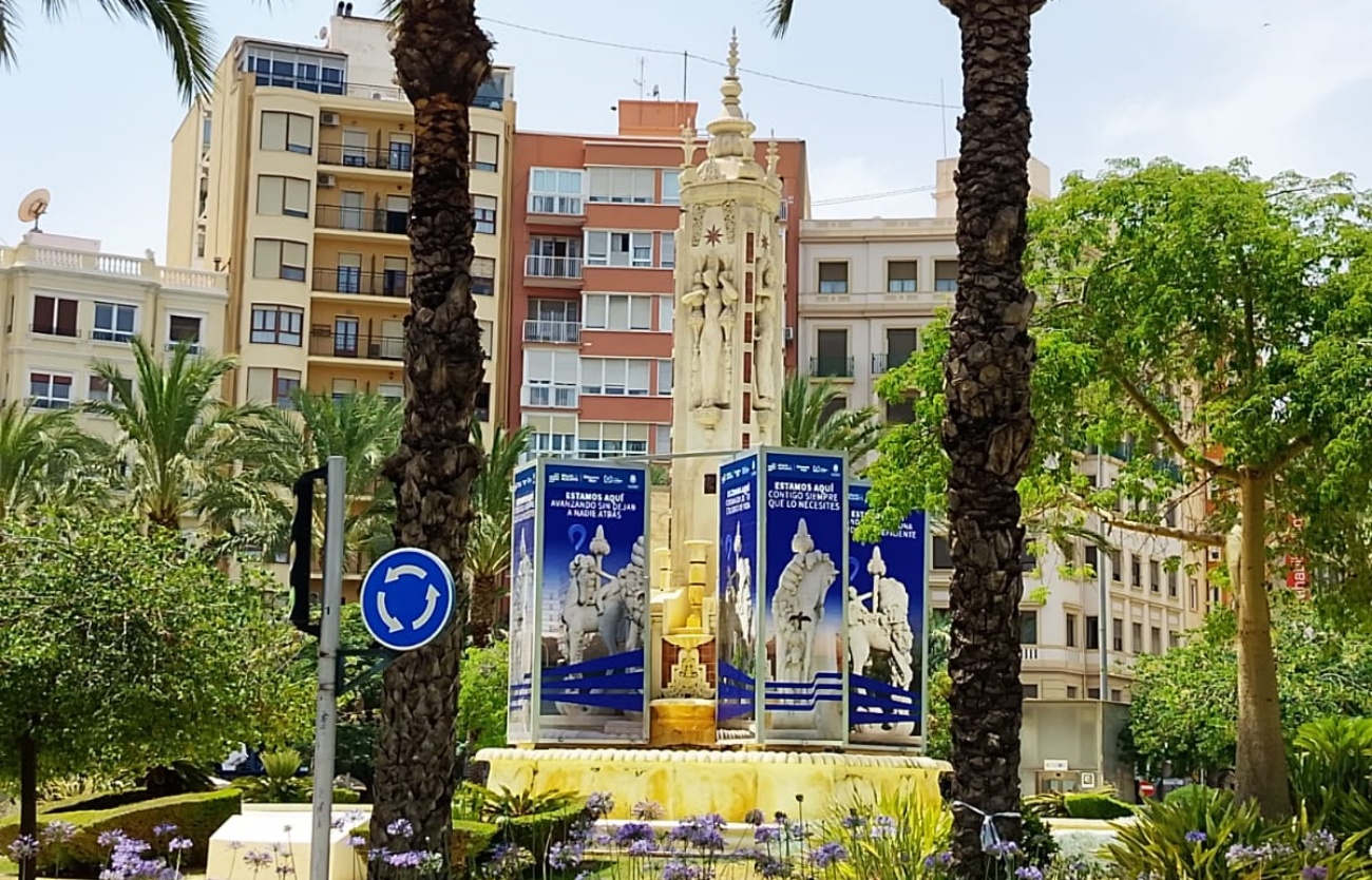 Fuente de Bañuls ubicada en la Plaza de los Luceros de Alicante. (Foto: Asociación Salvemos nuestro patrimonio)
