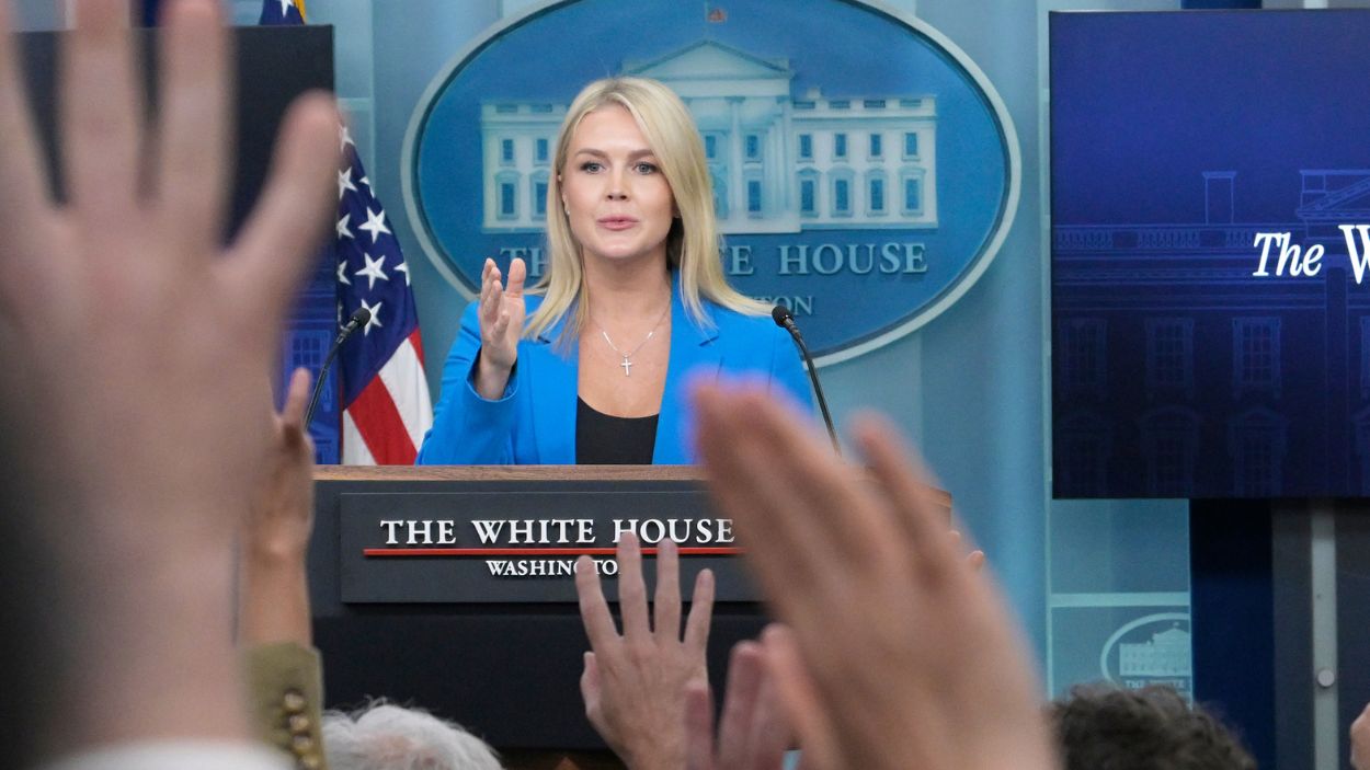 La portavoz de la Casa Blanca, Karoline Leavitt, en rueda de prensa. EP.
