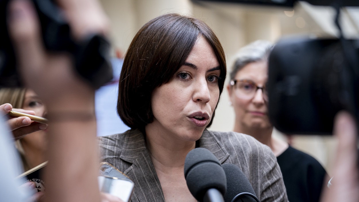 Morant afea a Mazón sus amenazas de impago a las farmacias mientras recibe "millones en transferencias del Gobierno"