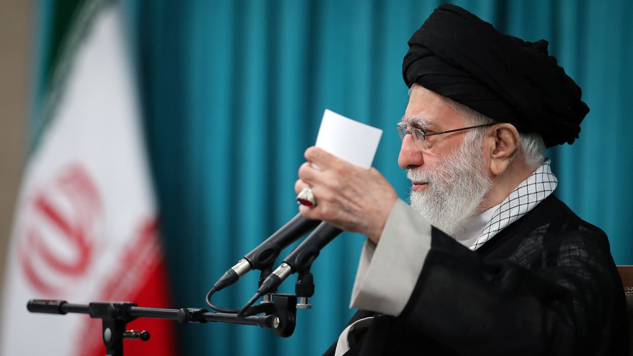 El líder supremo iraní, el ayatolá Ali Khamenei, durante una reunión con los miembros de la Asamblea Consultiva Islámica. EP.