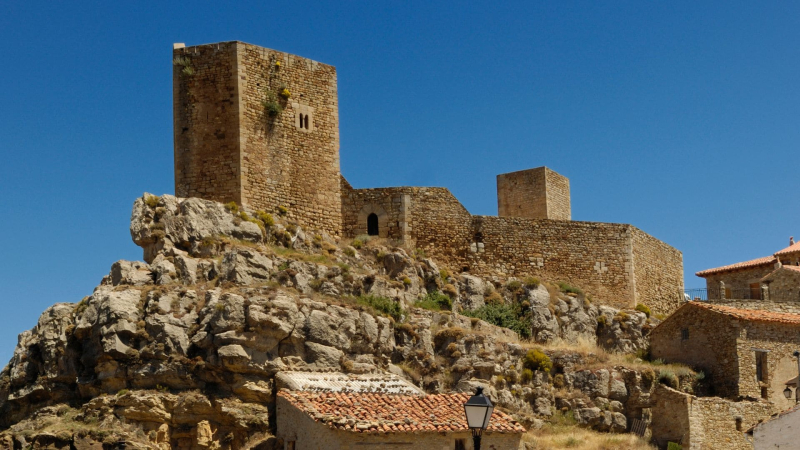 castillo pueblo teruel