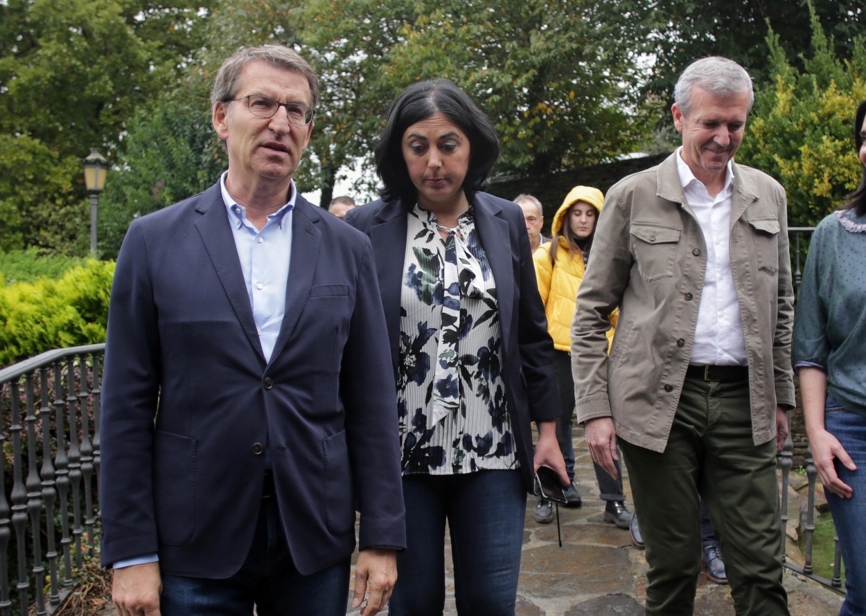 Alberto Núñez Feijóo y Alfonso Rueda con Elena Candia, en una imagen de archivo (Foto: Europa Press/Archivo).