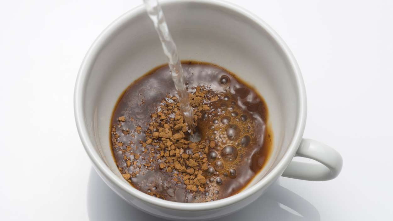 Alerta por el consumo de café instantáneo  un estudio lo relaciona con la aparición en una enfermedad en el ojo