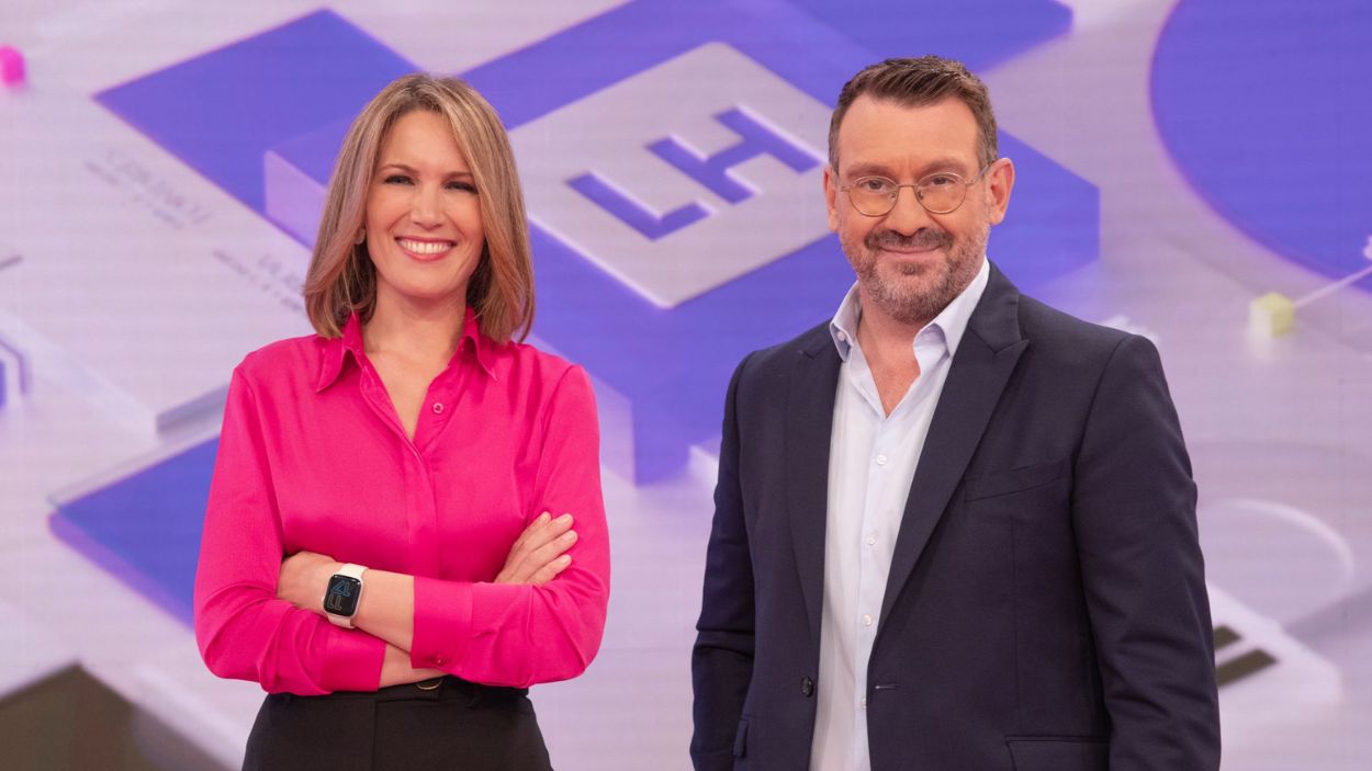 Silvia Intxaurrondo y Marc Sala, presentadores de 'La hora de La 1'. TVE
