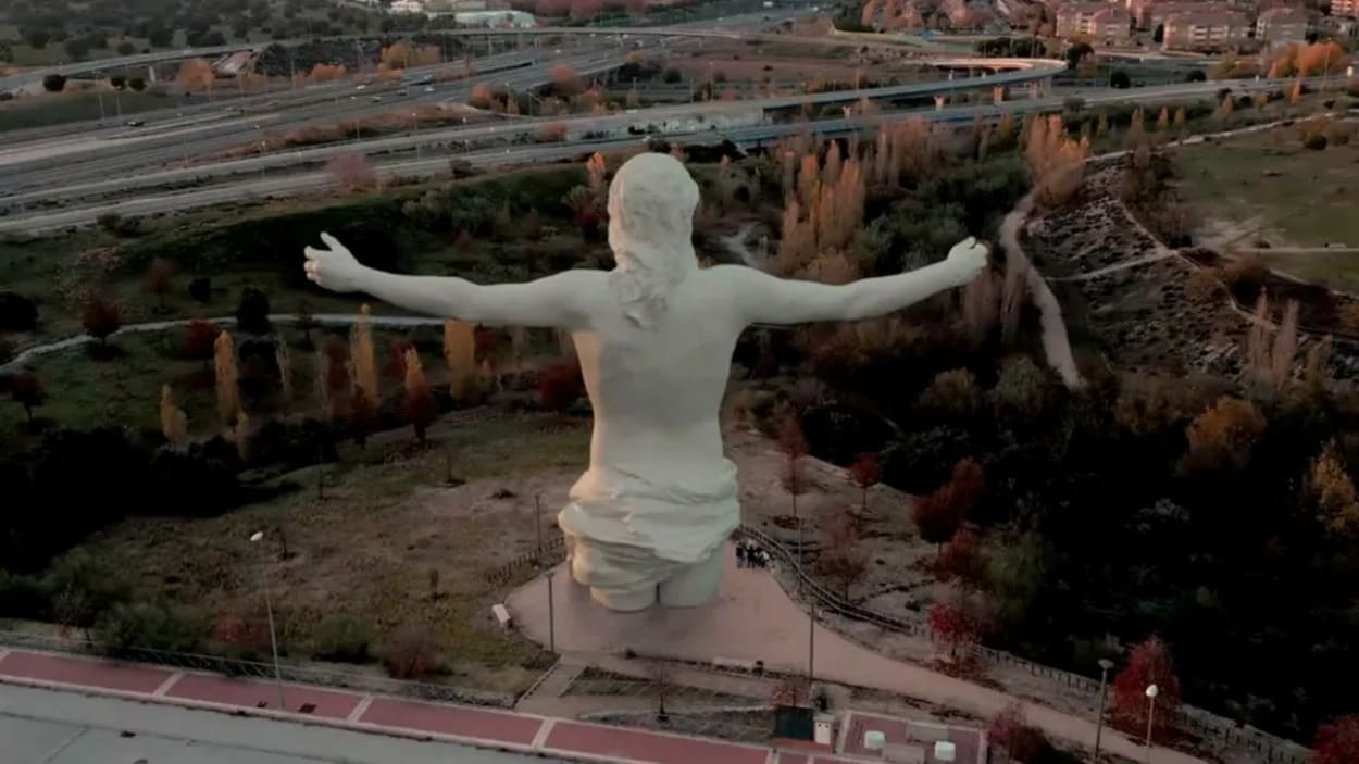 Proyección del Cristo más grande del mundo en Boadilla. Asociación de Devotos del Corazón de Jesús de Boadilla.