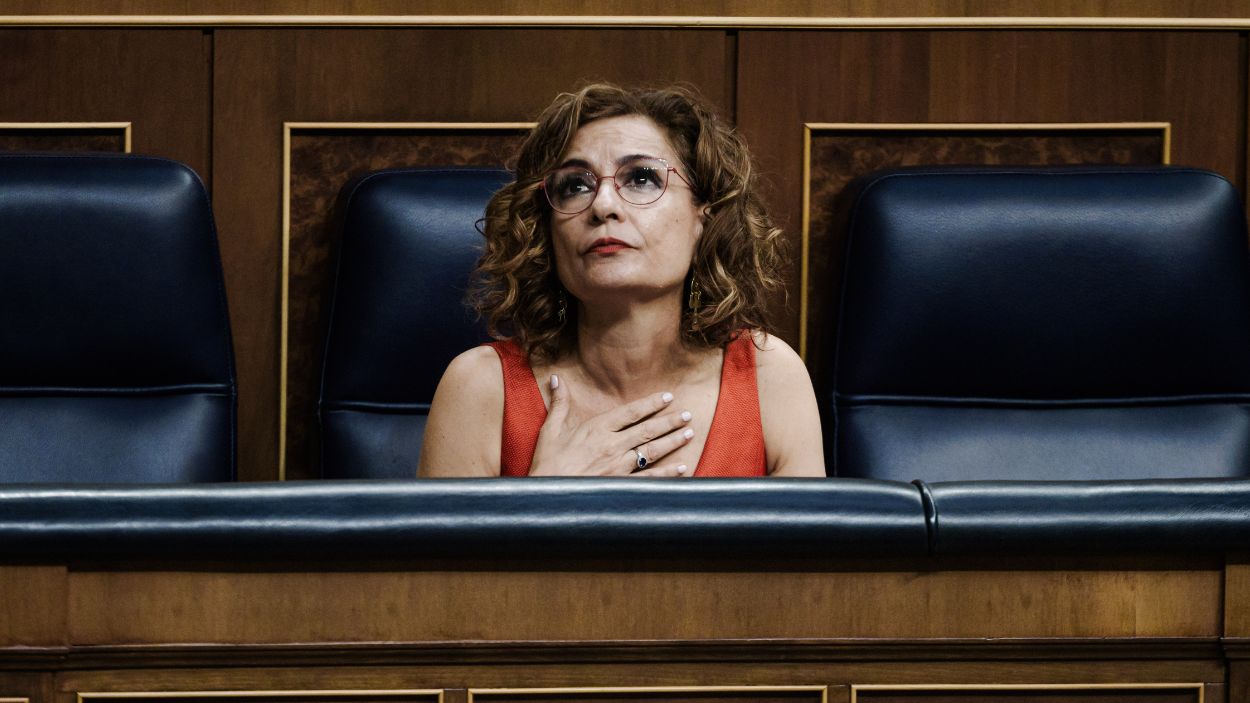 La vicepresidenta primera y ministra de Hacienda, María Jesús Montero, durante una sesión en el Congreso de los Diputados. EP.