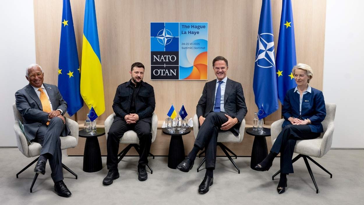 António Costa, Volodímir Zelenski, Mark Rutte y Ursula von der Leyen en la cumbre de La Haya