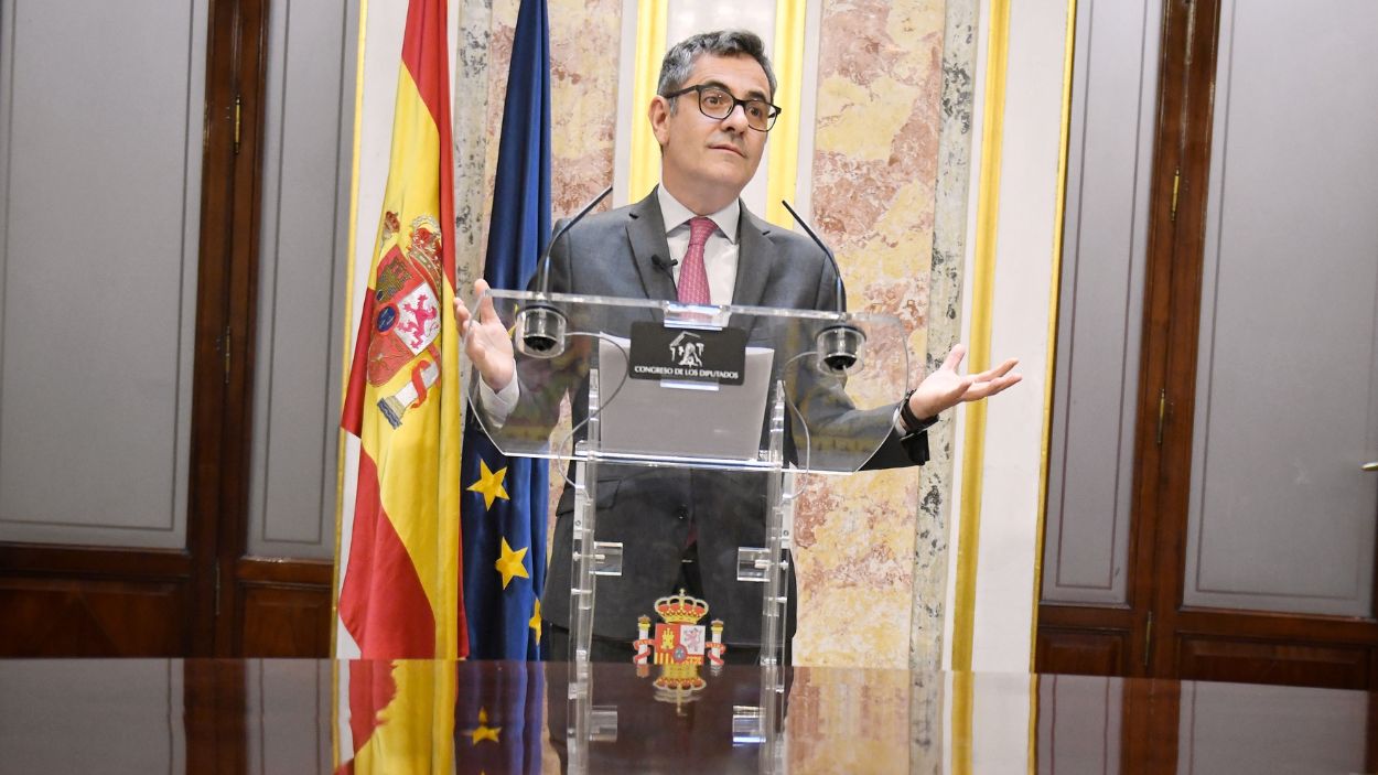El ministro de Presidencia, Justicia y Relaciones con las Cortes, Félix Bolaños, en una rueda de prensa en el Congreso de los Diputados. EP.