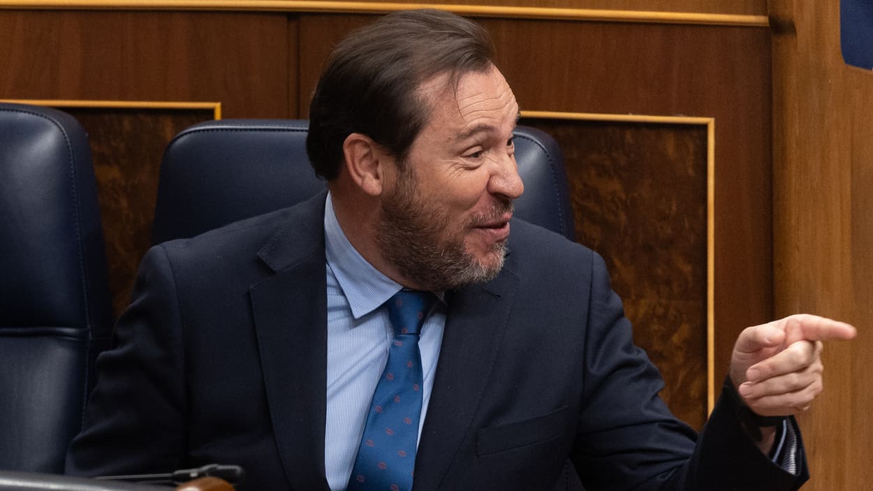 El ministro de Transportes y Movilidad Sostenible, Óscar Puente, durante una sesión de control al Gobierno en el Congreso de los Diputados. EP. 