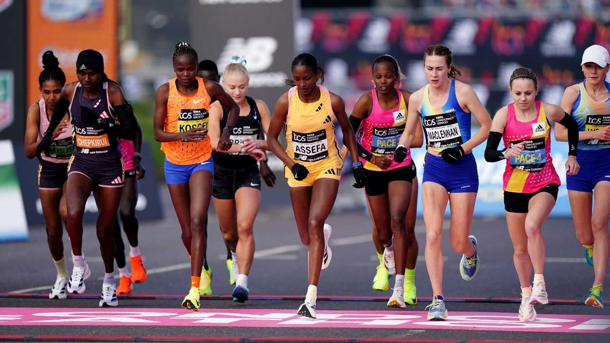 Las atletas en la línea de salida durante la Maratón de Londres 2024. EP