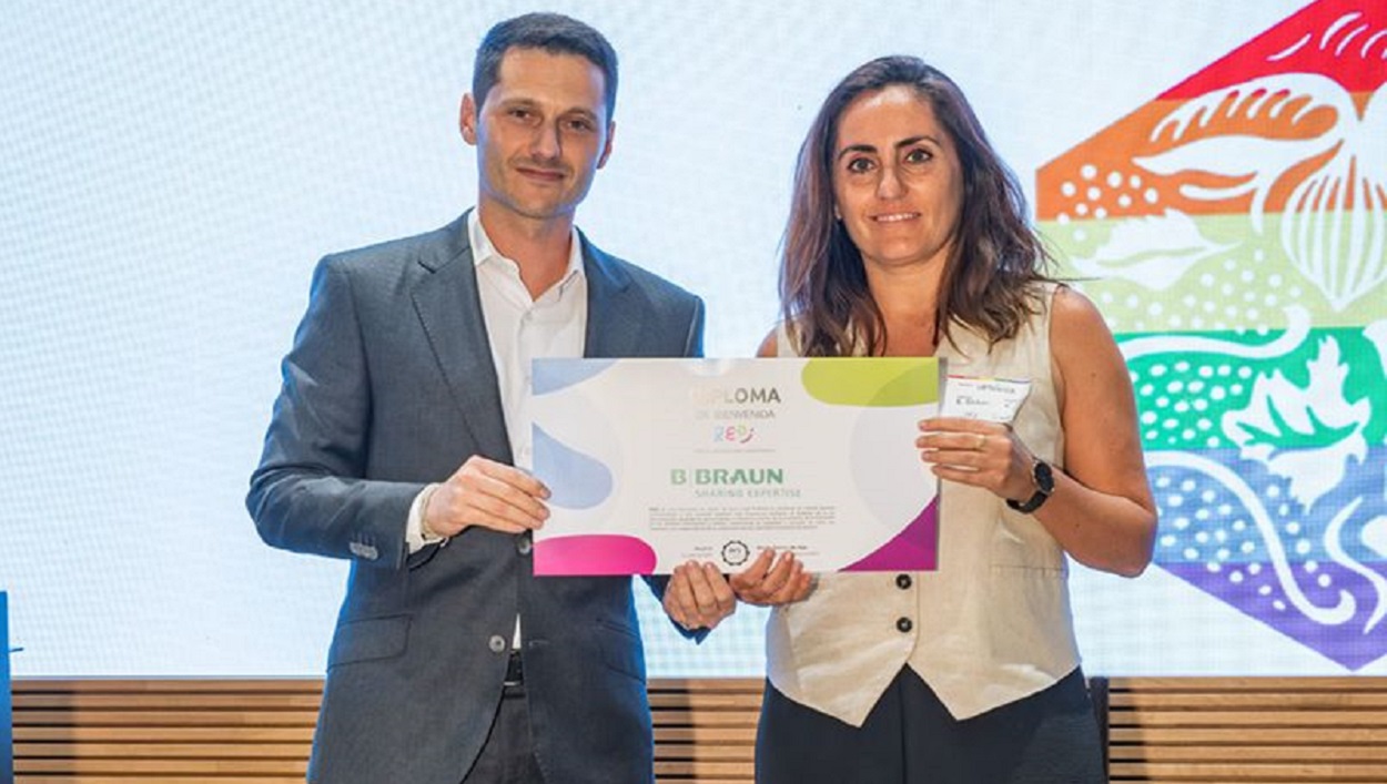 De izquierda a derecha: Diego Pol Longo, Member and Secretary of the Board of Directors de REDI, y Verónica Lerma, Talent Management Specialist de B. Braun