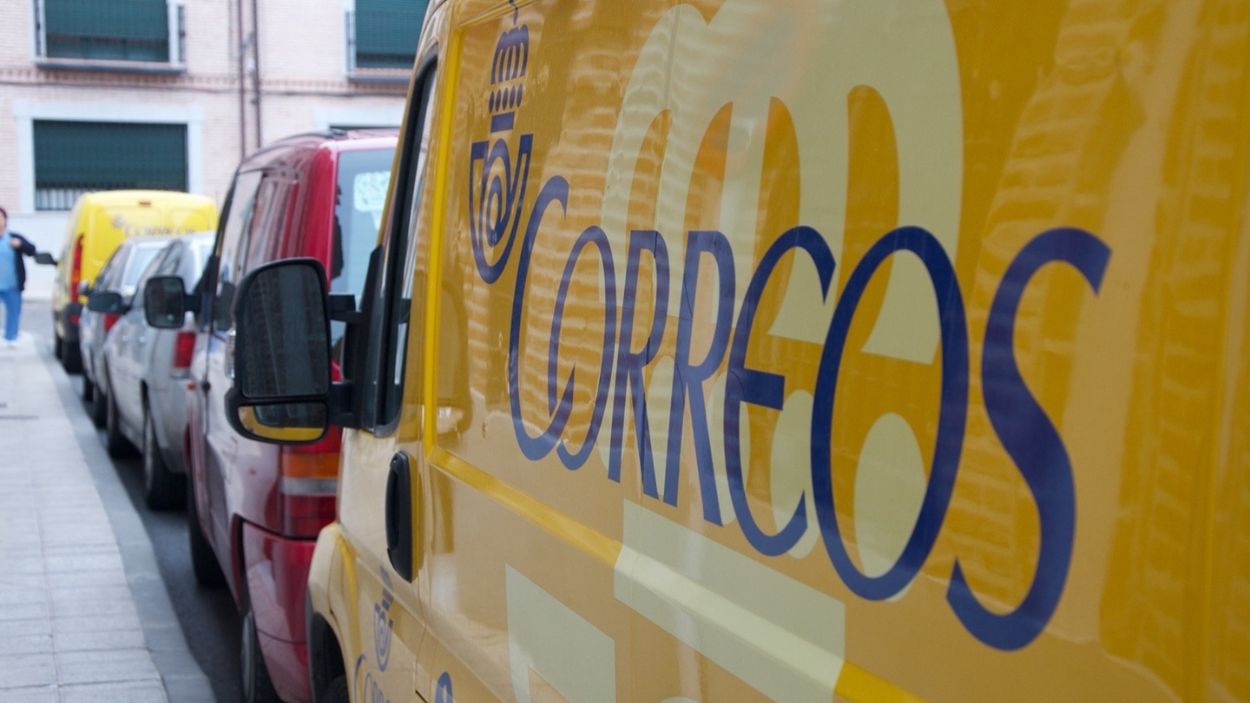 Un funcionario de Correos explica a Feijóo y Aznar por qué sus acusaciones de fraude carecen de sentido.